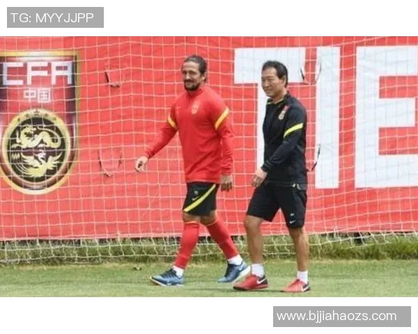 广州足球队与杭州足球队赛后状态分析与复盘总结